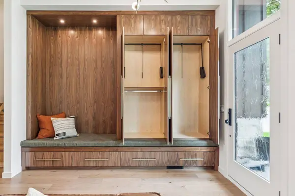 1311 Carlyle RD SW, Calgary, AB T2V 2T9
