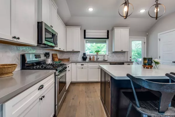 2096 cowan, New Braunfels, TX 78132