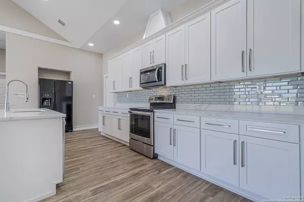 16923 Rancho Escondido, Atascosa, TX 78002