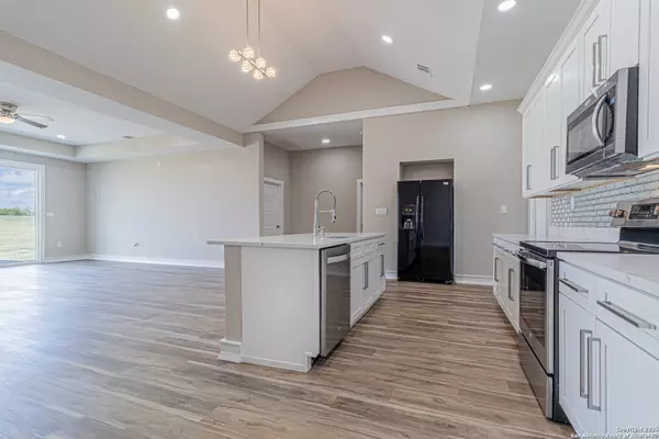 16923 Rancho Escondido, Atascosa, TX 78002