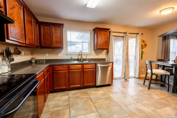 6119 Spotters Ridge, San Antonio, TX 78233