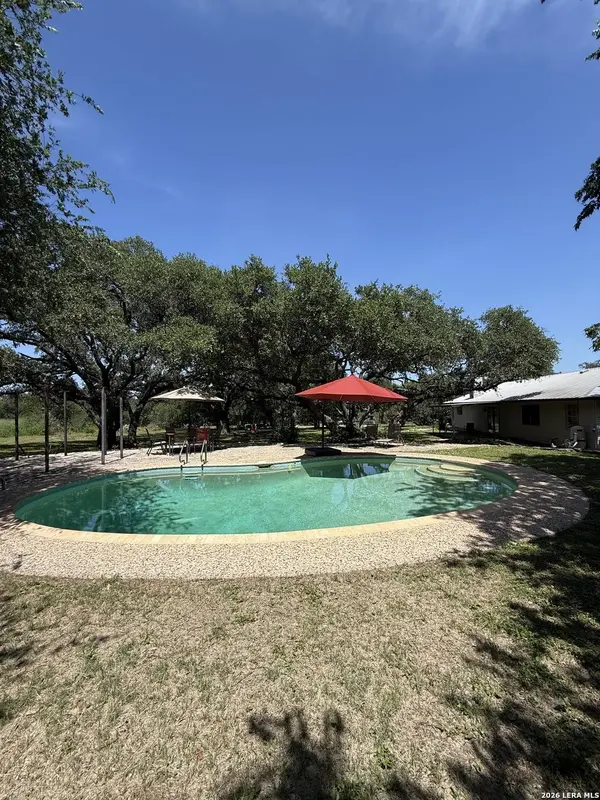 3881 MENGER DR, San Antonio, TX 78259