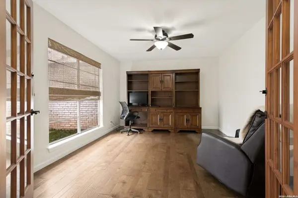 3881 MENGER DR, San Antonio, TX 78259