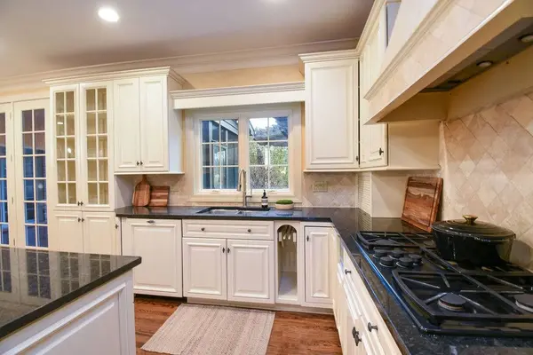 3 Bridle CT, Burr Ridge, IL 60527