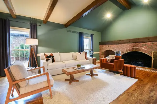 3 Bridle CT, Burr Ridge, IL 60527