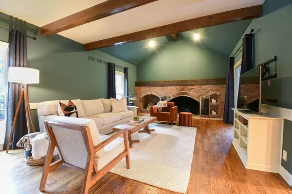 3 Bridle CT, Burr Ridge, IL 60527