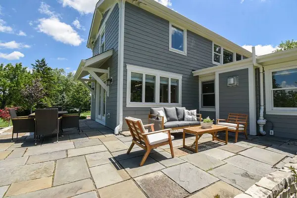 226 Biltmore DR, North Barrington, IL 60010