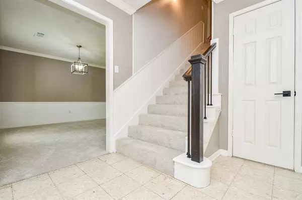 9719 Kindletree DR, Houston, TX 77040