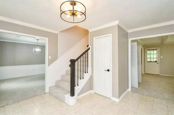 9719 Kindletree DR, Houston, TX 77040