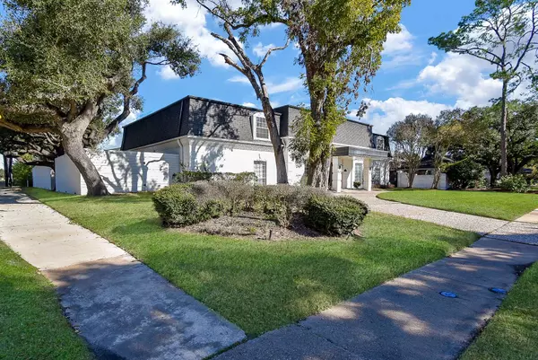 5330 Braesheather DR, Houston, TX 77096