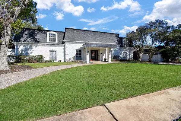 5330 Braesheather DR, Houston, TX 77096