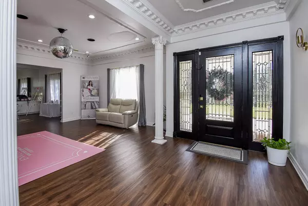 5330 Braesheather DR, Houston, TX 77096