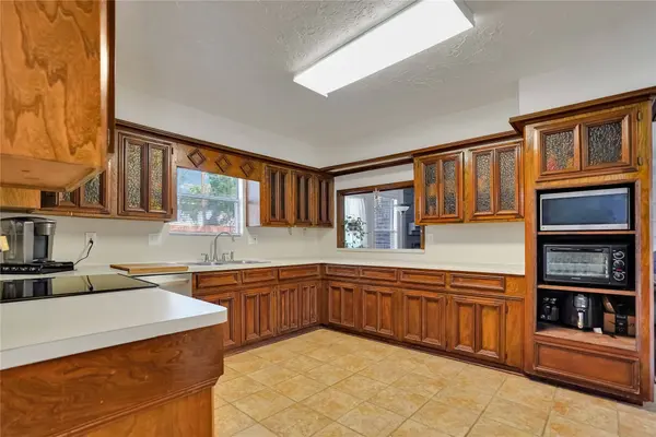 9722 Kindletree DR, Houston, TX 77040