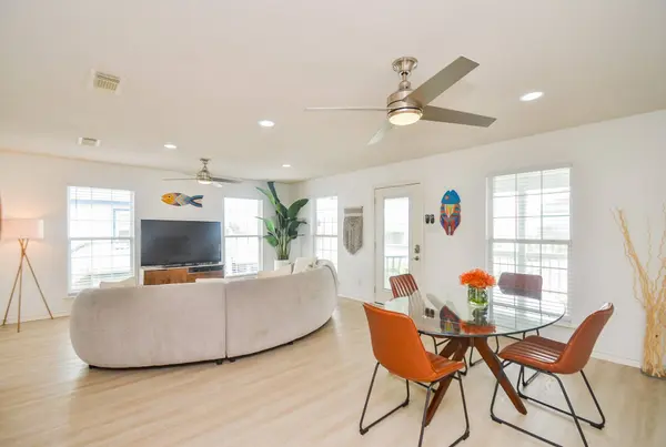 22810 Fresca ST, Galveston, TX 77554