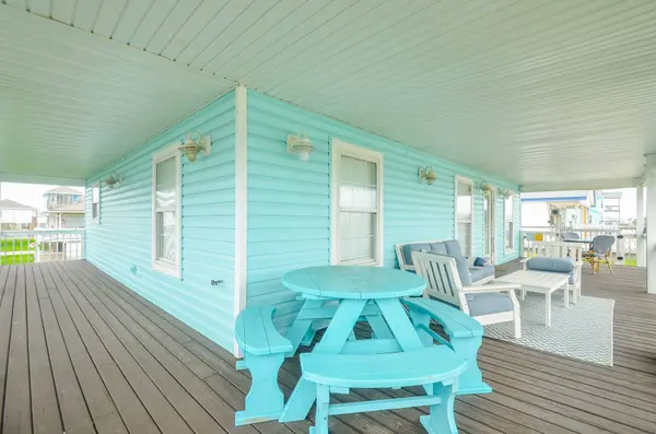 22810 Fresca ST, Galveston, TX 77554