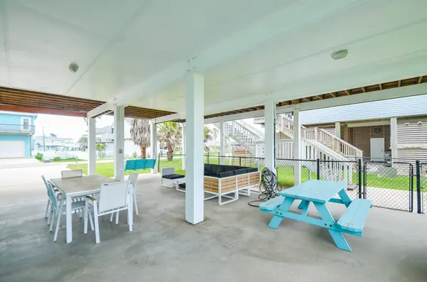 22810 Fresca ST, Galveston, TX 77554