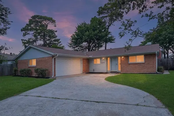 10010 Westview DR, Houston, TX 77055