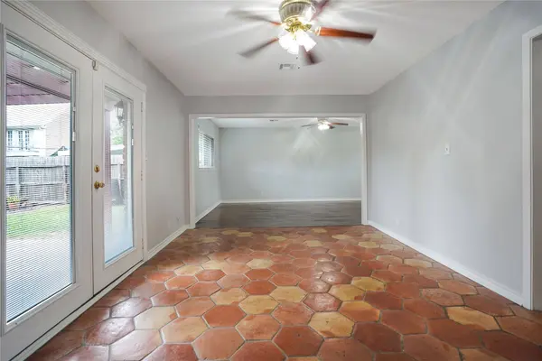 10010 Westview DR, Houston, TX 77055