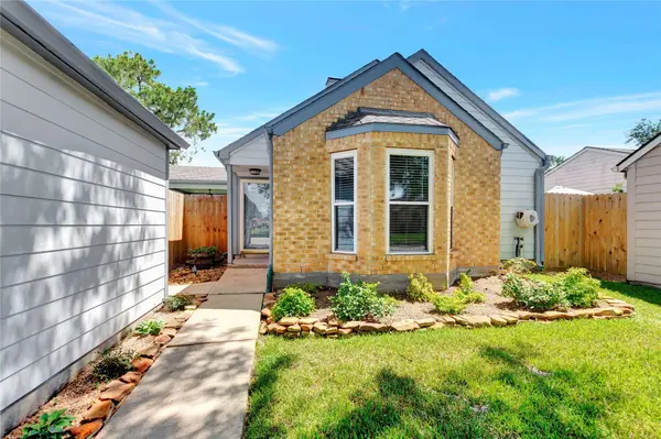 16707 Ashmoor CT, Houston, TX 77058