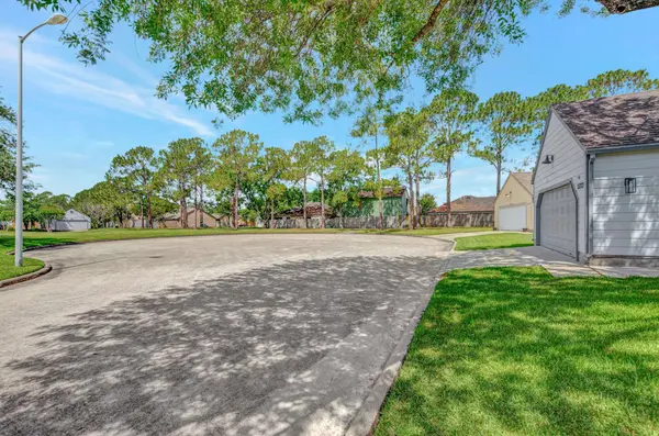 16707 Ashmoor CT, Houston, TX 77058