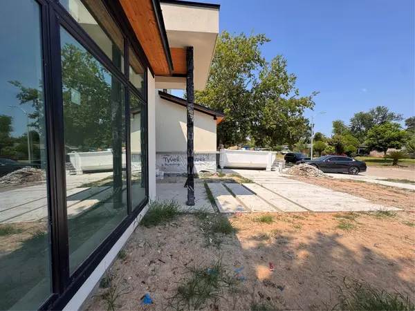8005 Ridgeview DR, Houston, TX 77055