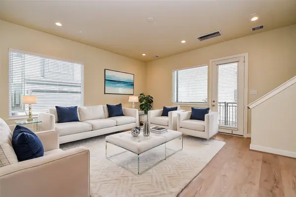 2305 Silva Park LN, Houston, TX 77091