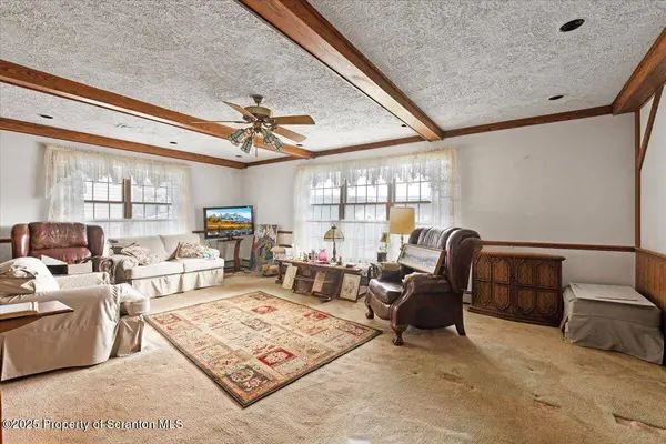 217 Hickory ST, Peckville, PA 18452