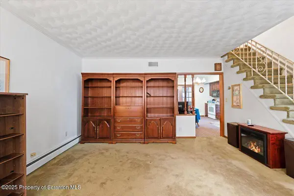 217 Hickory ST, Peckville, PA 18452
