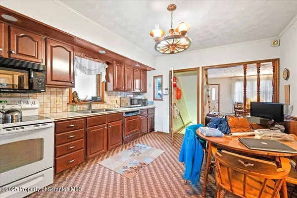 217 Hickory ST, Peckville, PA 18452