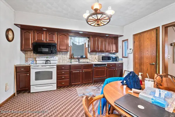 217 Hickory ST, Peckville, PA 18452