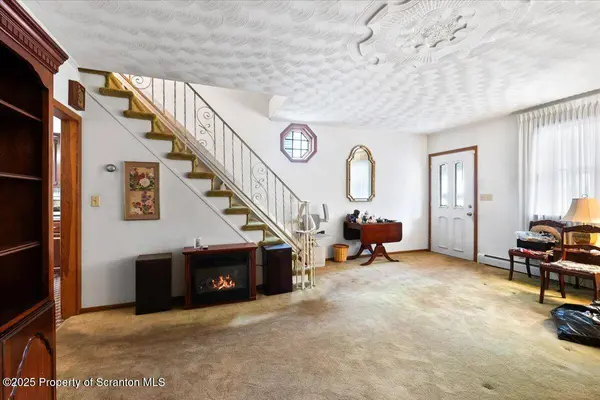 217 Hickory ST, Peckville, PA 18452