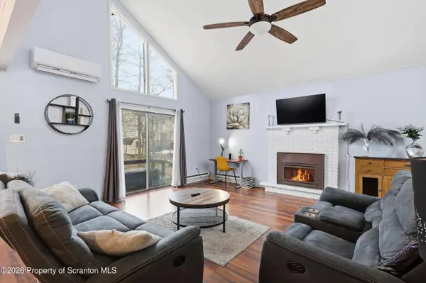 1379 Winding WAY, Tobyhanna, PA 18466