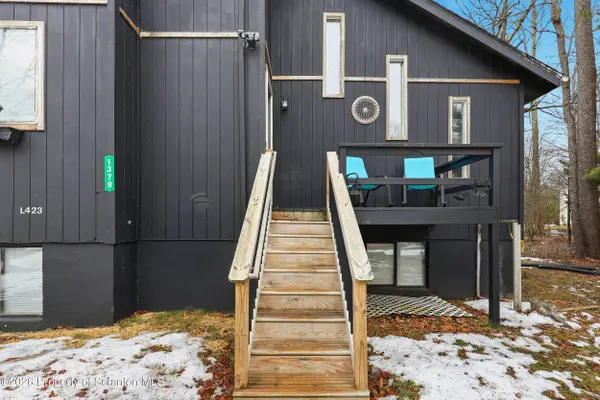 1379 Winding WAY, Tobyhanna, PA 18466
