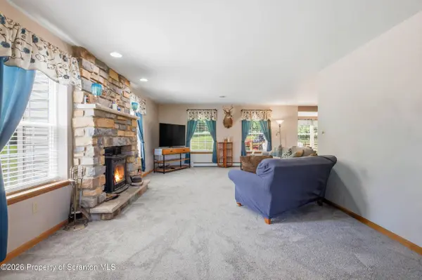 116 Overlook DR, Saylorsburg, PA 18353