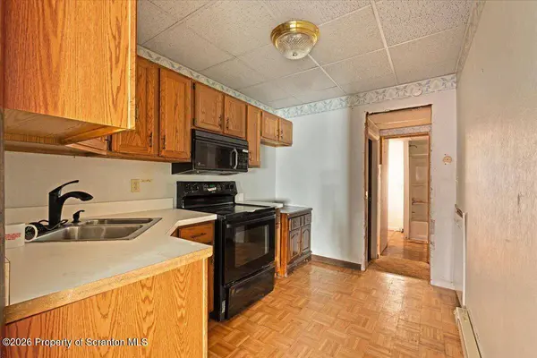 810 George ST, Throop, PA 18512