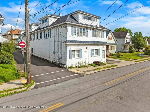 810 George ST, Throop, PA 18512