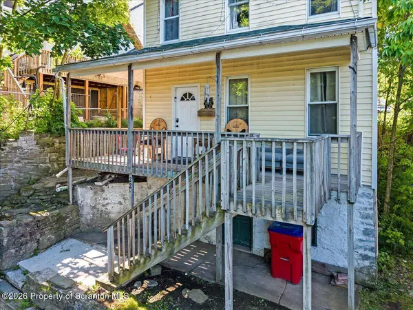 22 9th AVE, Carbondale, PA 18407
