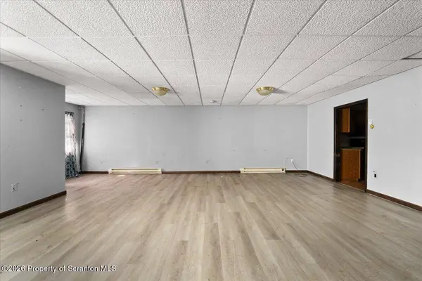 810 George ST, Throop, PA 18512