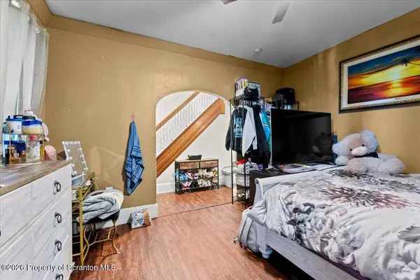 22 9th AVE, Carbondale, PA 18407