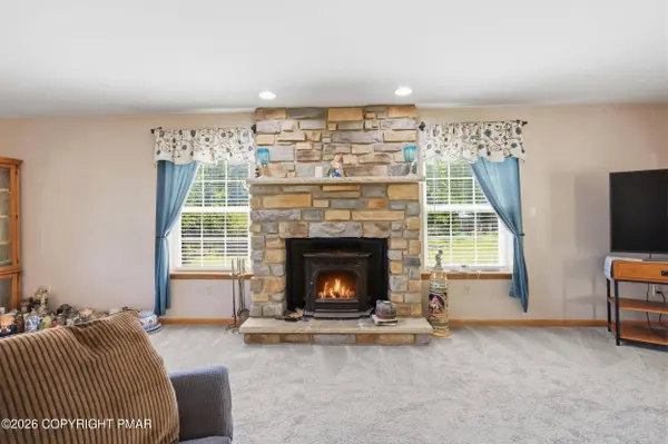 116 Overlook DR, Saylorsburg, PA 18353