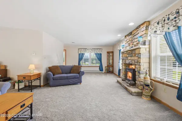 116 Overlook DR, Saylorsburg, PA 18353