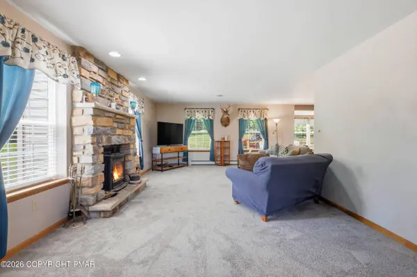 116 Overlook DR, Saylorsburg, PA 18353