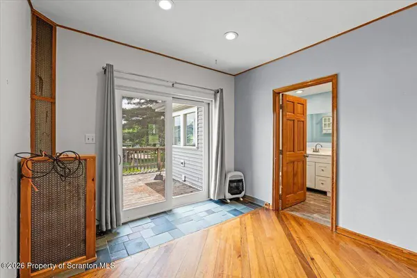334 Washington AVE, Jermyn, PA 18433