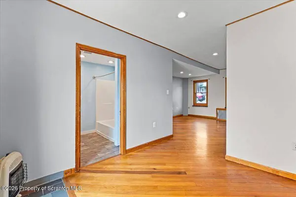 334 Washington AVE, Jermyn, PA 18433