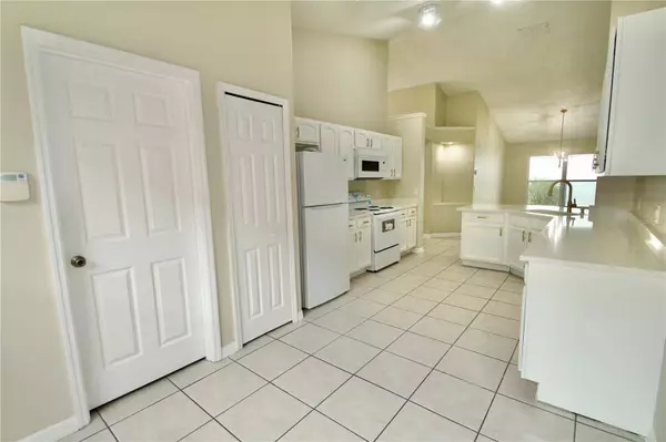 1207 GREENLEY AVE, Groveland, FL 34736