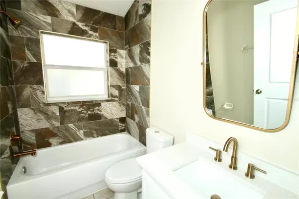 1207 GREENLEY AVE, Groveland, FL 34736