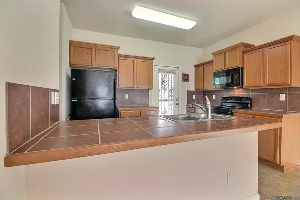 22832 Lafourche Ln, Denham Springs, LA 70726