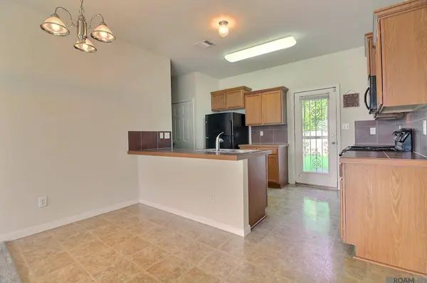 22832 Lafourche Ln, Denham Springs, LA 70726