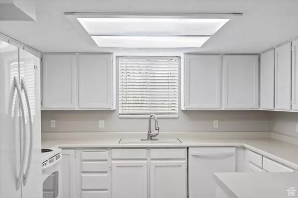 305 E PARK CREEKE LN, South Salt Lake, UT 84115