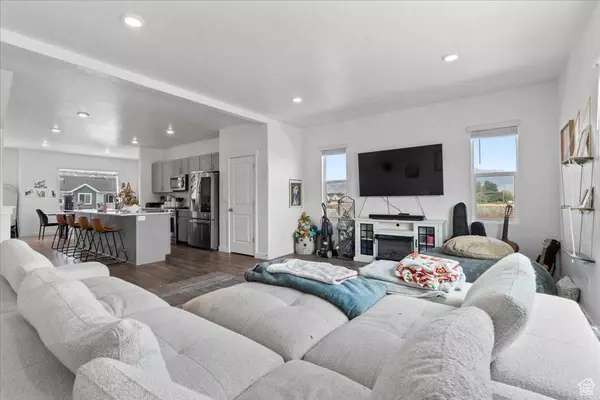 1098 E VESSEL CT, Saratoga Springs, UT 84045